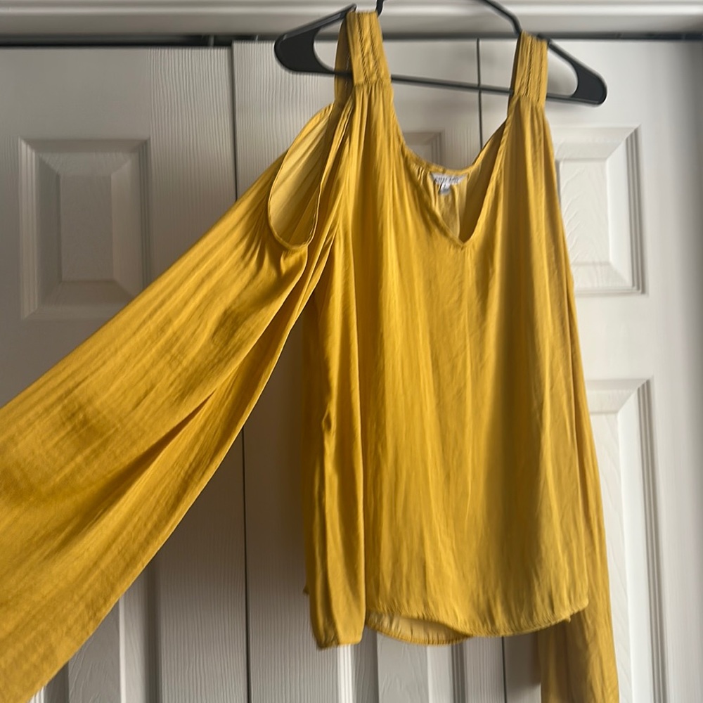 Silly yellow open should shirt